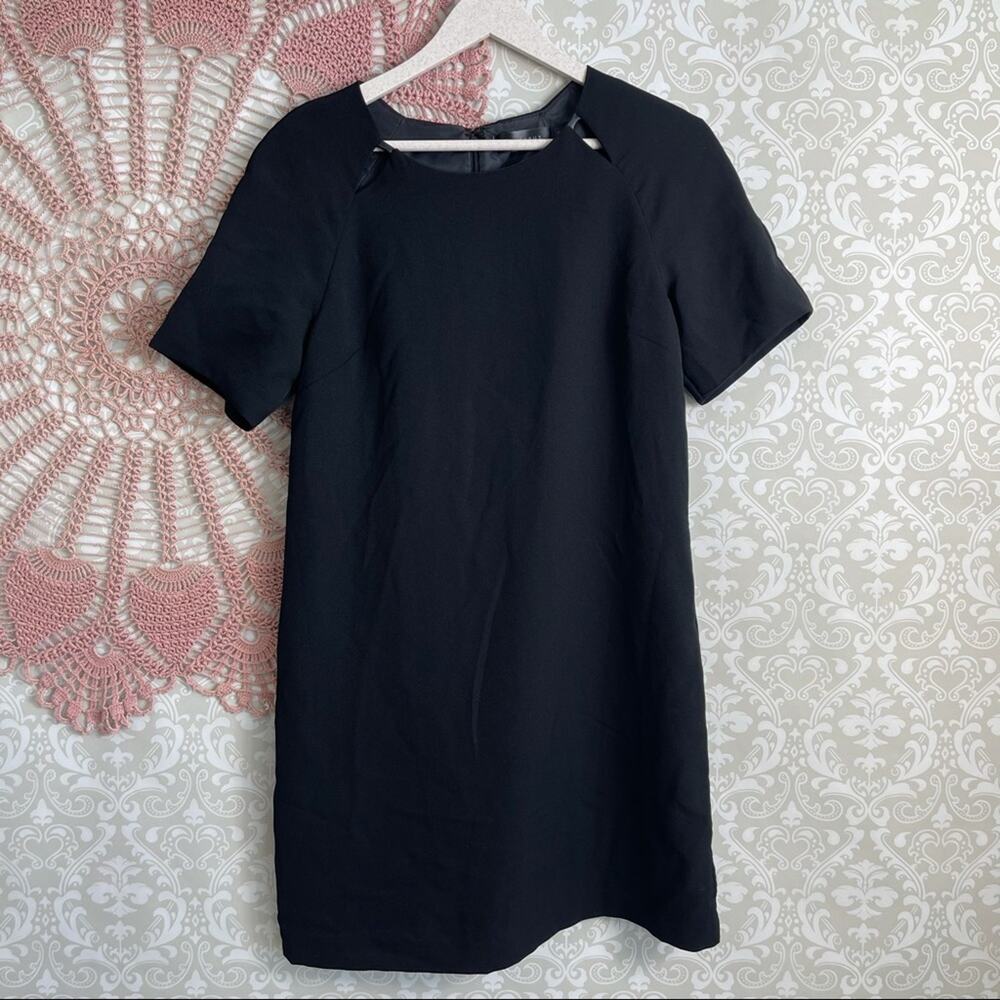 5/$30 Bordeaux Mini Shift Dress Black M